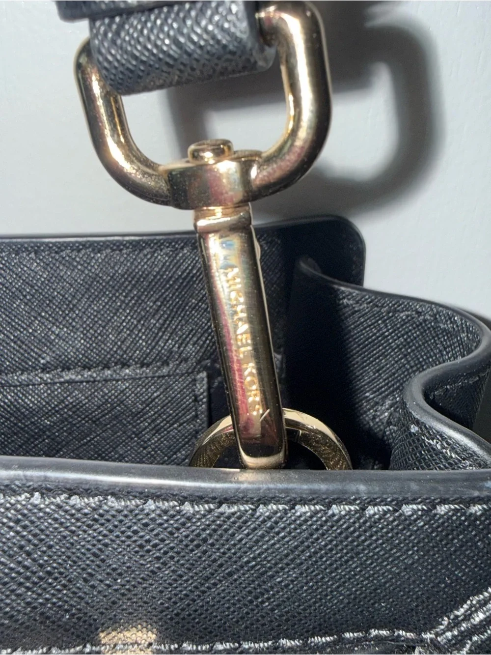 Michael Kors Jet Set Tote – Black Saffiano-Style – Gold Hardware